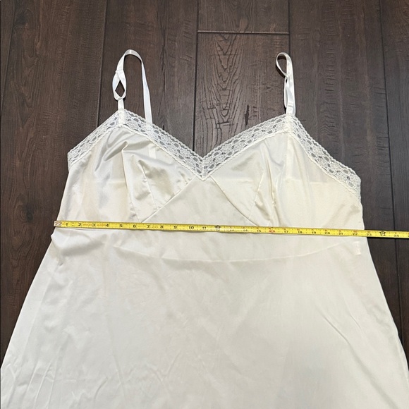 Vanity Fair Cream Nylon Slip Vintage - Picture 5 of 8